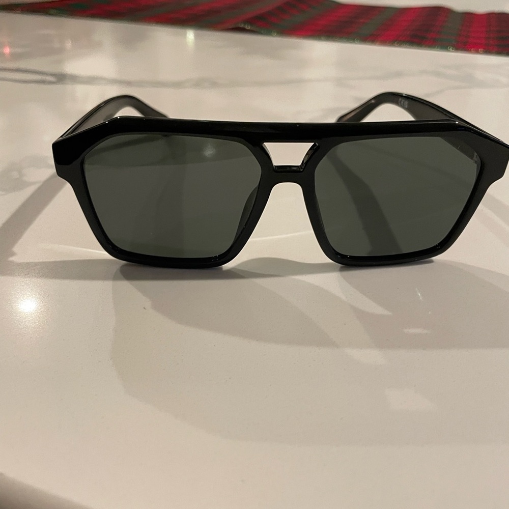 Quay Australia Black Sunglasses